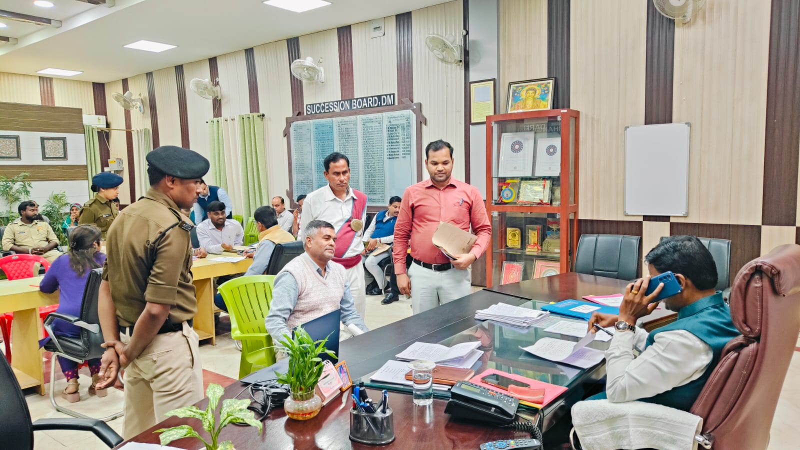 जनता के दरबार में जिलाधिकारी 50 से अधिक परिवादी हुए उपस्थित,मामलों पर शीघ्र कार्रवाई करने के दिए निर्देश