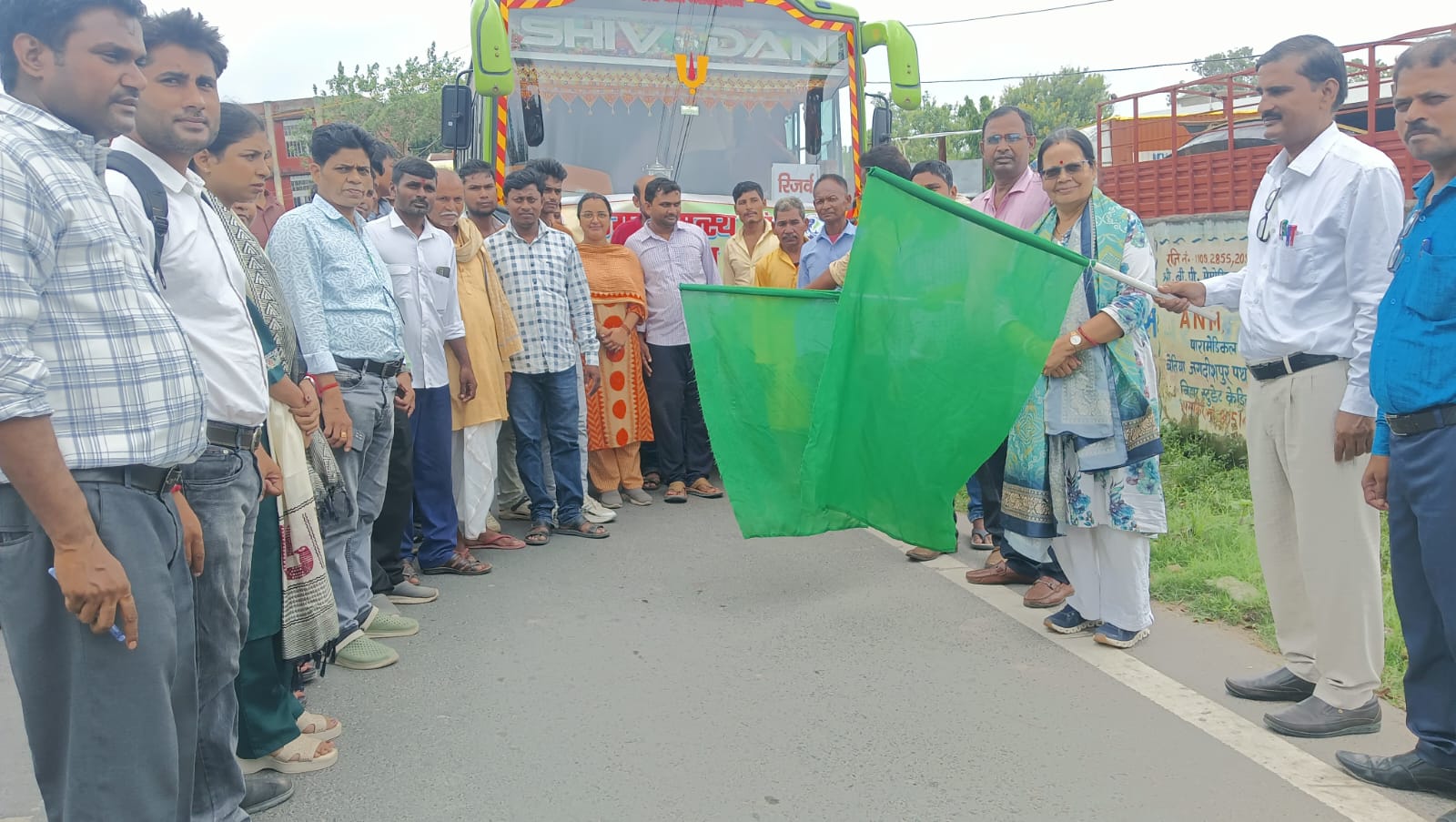 भ्रमण दर्शन अंतर्गत साठ मत्स्य कृषिको का दल प्रशिक्षण हेतु रवाना।