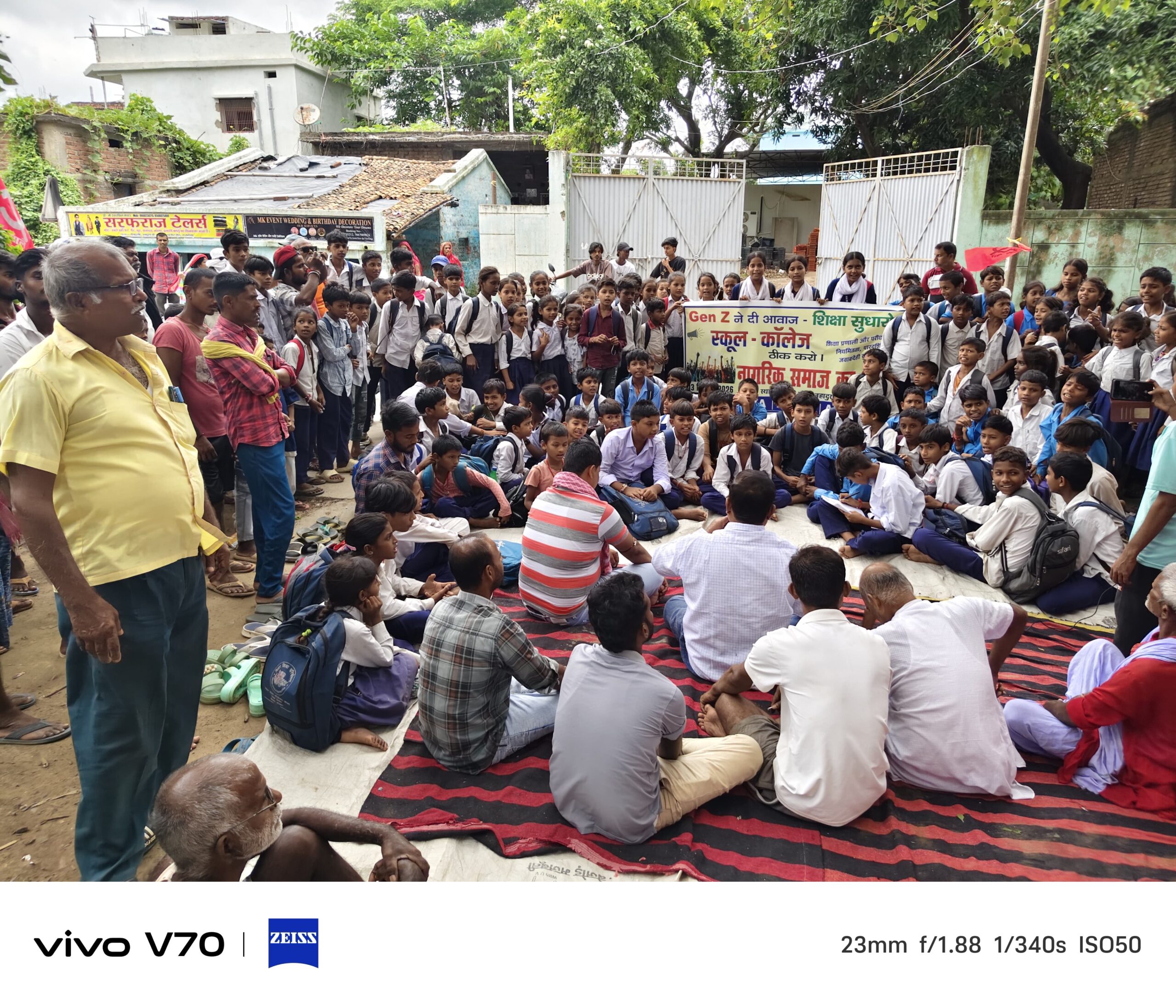 शिक्षा बचाओ–स्कूल कॉलेज ठीक करो अभियान के तहत देकुली स्कूल पर हुआ धरना