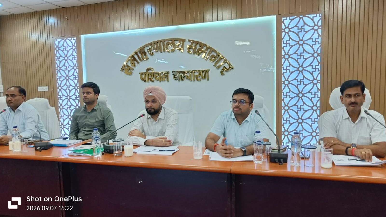 योजनाओं में तेजी लाएं, रोजगार और विकास कार्यों को दें प्राथमिकता: जिला पदाधिकारी।