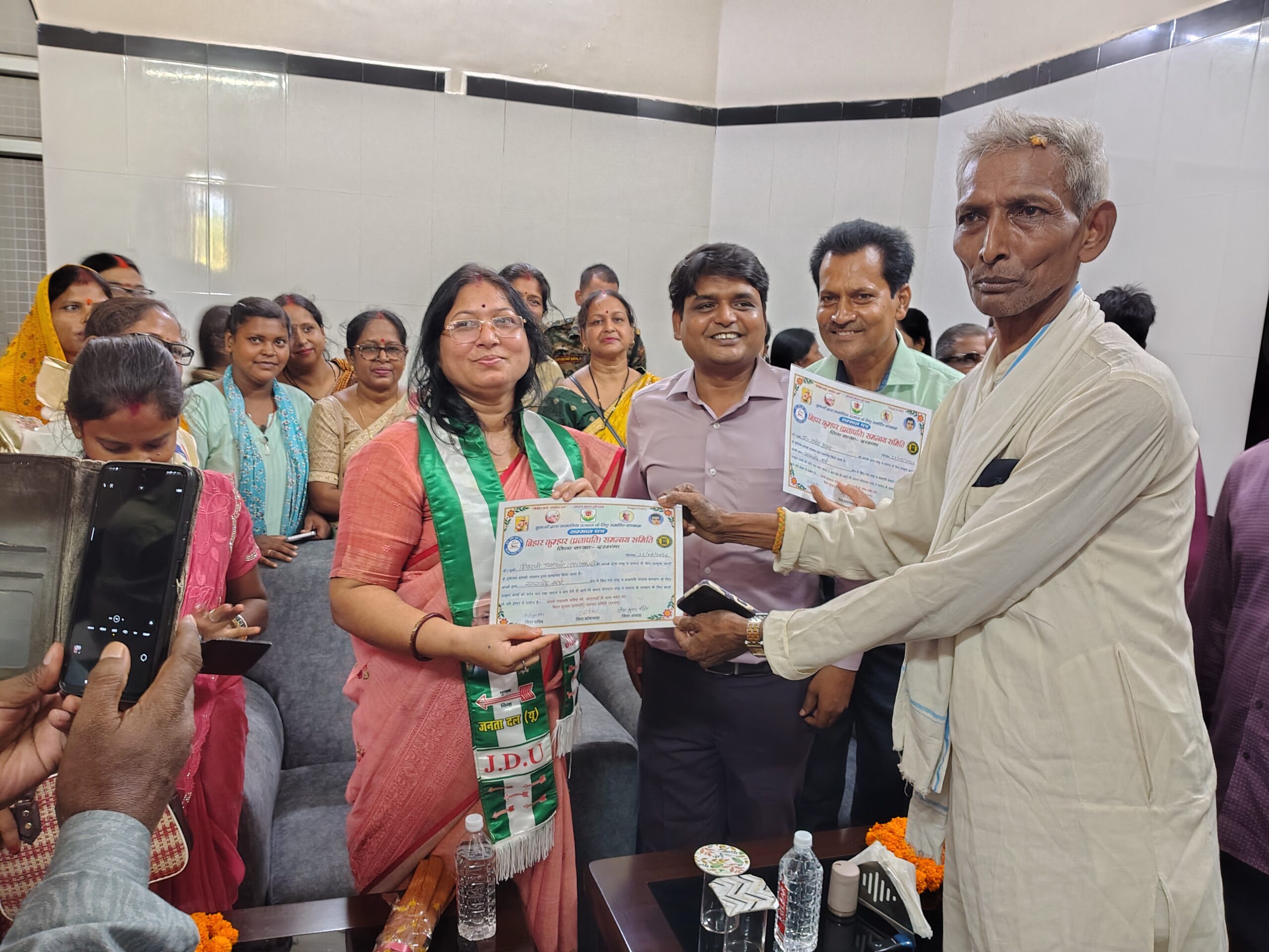 एमएलसी, शिवरानी प्रजापति का जदयू के कार्यकर्त्ता एवं स्थानीय लोगो द्वारा स्वागत किया गया