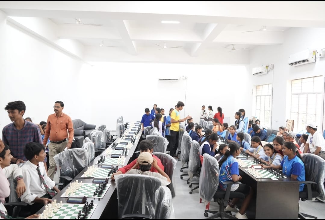 जिला स्तरीय विद्यालय खेल प्रतियोगिता में खिलाड़ियों ने दिखाया दमखम।
