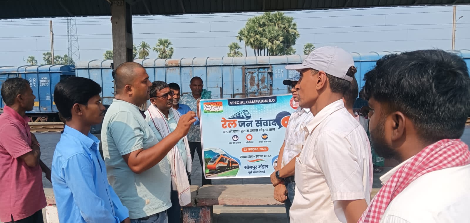 देसरी स्टेशन पर रेलवे जनसंवाद: ठहराव, टिकट और सुरक्षा पर फूटा यात्रियों का गुस्सा